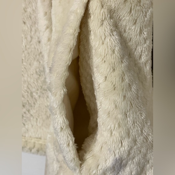 Women’s Columbia cream colored Sherpa jacket. Medium. Great pre-owned condition - Picture 3 of 7